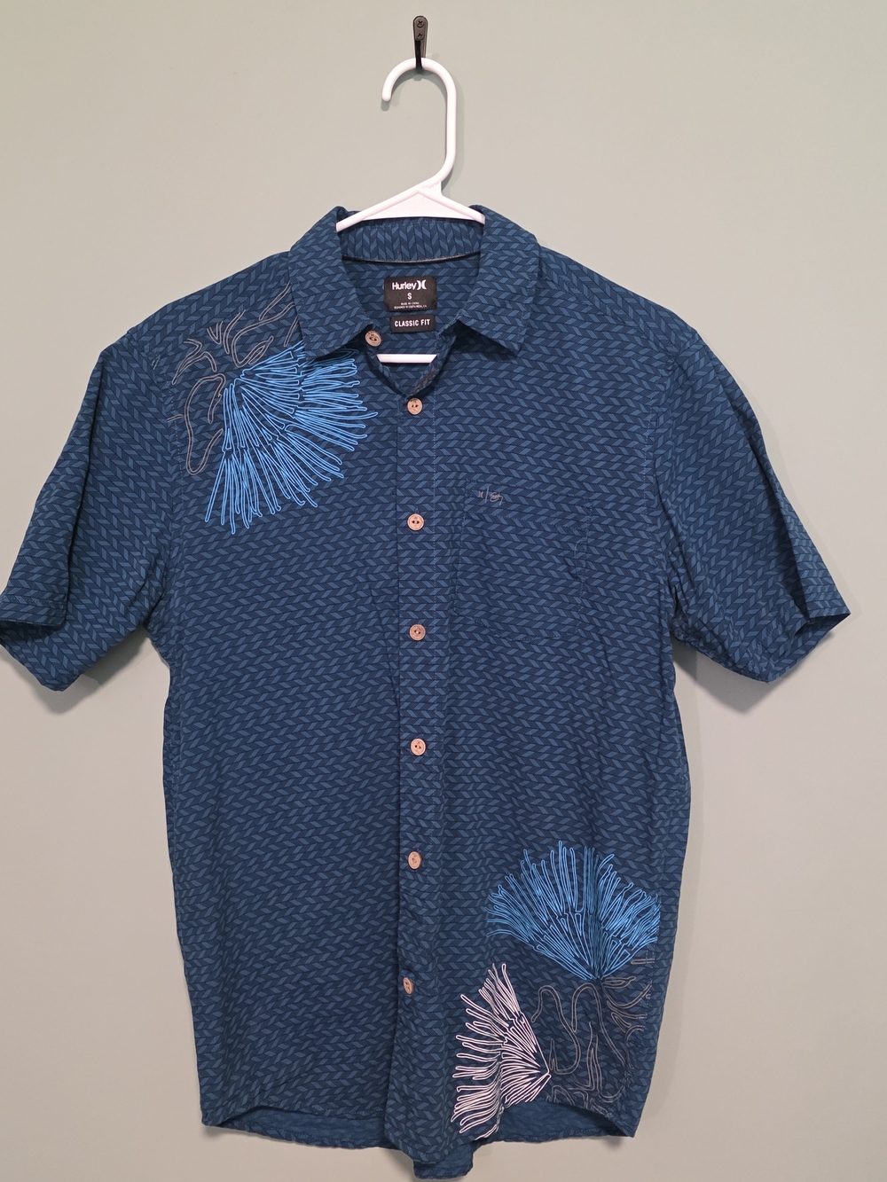 Hurley Men's Navy Blue Short-Sleeve Button-Down Shirt with Floral Accents